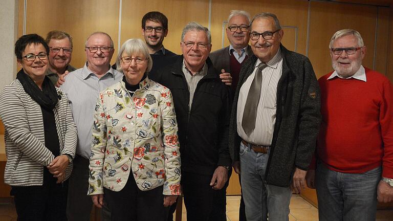 Der neue gewählte Vorstand des Heimat und Kulturvereins (von links): Monika Hörner, Bernhard Klug, Rudi Geiger, Christina Bergerhausen, Michael Scheiner, Erhard Sack, Jürgen Gernert, Friedhelm Schwindt und Heinrich Müller. Der neue gewählte Vorstand des Heimat und Kulturvereins (von links): Monika Hörner, Bernhard Klug, Rudi Geiger, Christina Bergerhausen, Michael Scheiner, Erhard Sack, Jürgen Gernert, Friedhelm Schwindt und Heinrich Müller.