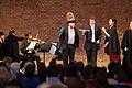 Ein Streichquartett als „Orchester“ und vier Gesangssolisten bringen alle wesentlichen Arien und Ensembleszenen der Zauberflöte auf die Bühne.