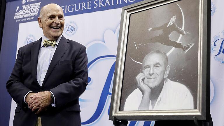 Eiskunstlauf-Olympiasieger Richard Button - Der zweimalige Eiskunstlauf-Olympiasieger Richard „Dick” Button ist im Alter von 95 Jahren gestorben. Eiskunstlauf-Olympiasieger Richard Button - Der zweimalige Eiskunstlauf-Olympiasieger Richard „Dick” Button ist im Alter von 95 Jahren gestorben.
