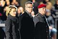 Sah nicht eben glücklich aus: Thomas de Maiziere (Mitte) mit seiner Nachfolgerin Ursula von der Leyen und Volker Wieker, Generalinspekteur der Bundeswehr, beim Zapfenstreich in Berlin.