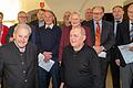 Der CSU-Ortsverband Kitzingen ehrte treue Mitglieder. Das Bild zeigt Helmut Sessner (vorne von links) und Nikolaus Schraut, in der mittleren Reihe (von links) Karl-Heinz Hinkelmann, Heinrich Lang, Gudrun Kittel, Bernhard Scholl und Claus Lux sowie (hinten von links) Gerlinde Martin, Hans Waldmann, Franz Böhm, Paul Kämmerer, Jürgen Dehn und Ortsvorsitzenden Stefan Güntner.