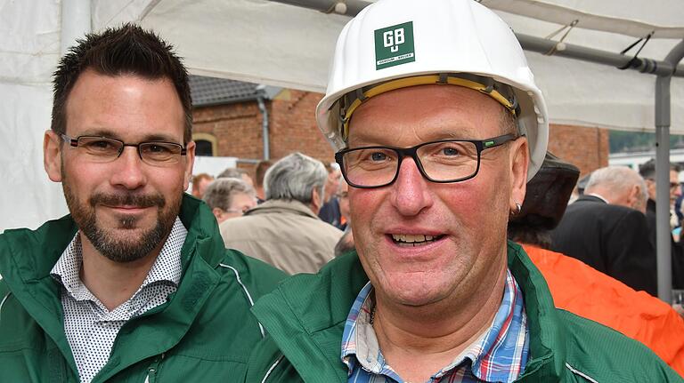 Als Polier war Raimund Eckardt (rechts) drei Jahre lang für den Brückenbau verantwortlich. Als Polier war Raimund Eckardt (rechts) drei Jahre lang für den Brückenbau verantwortlich.