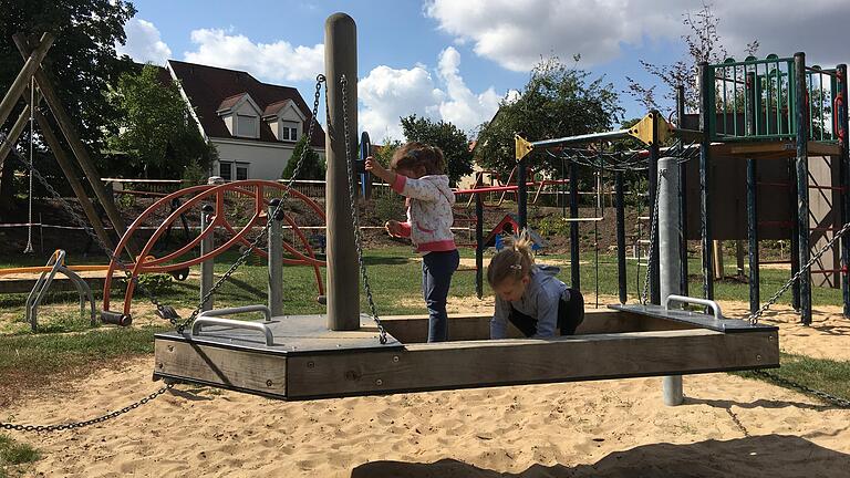 Nicht nur einen Besuch wert ist der Spielplatz in Untersambach, östlich von Wiesentheid und zur Marktgemeinde gehörend. Nicht nur einen Besuch wert ist der Spielplatz in Untersambach, östlich von Wiesentheid und zur Marktgemeinde gehörend.