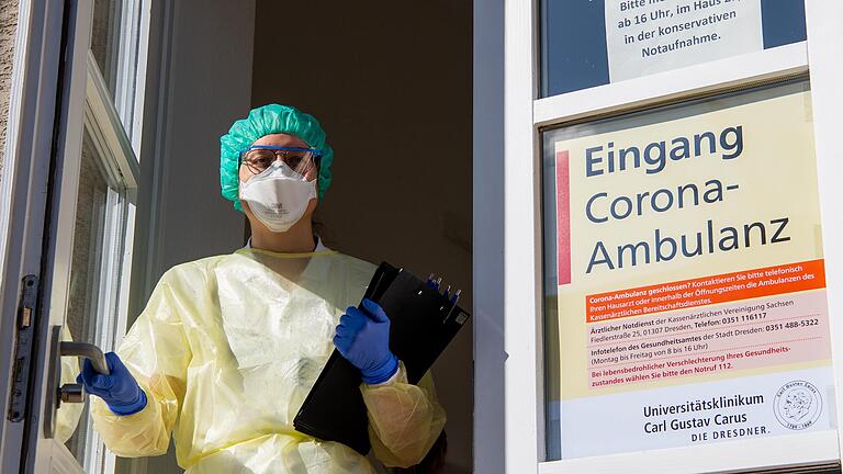 Schutzbekleidung und Personal ist in der Corona-Krise knapp. Bayern schafft nun die Rechtsgrundlage, notwendiges Material bei Bedarf zu beschlagnahmen und geeignete Personen zur Bewältigung der Krise zur Mitarbeit zu verpflichten. Schutzbekleidung und Personal ist in der Corona-Krise knapp. Bayern schafft nun die Rechtsgrundlage, notwendiges Material bei Bedarf zu beschlagnahmen und geeignete Personen zur Bewältigung der Krise zur Mitarbeit zu verpflichten.