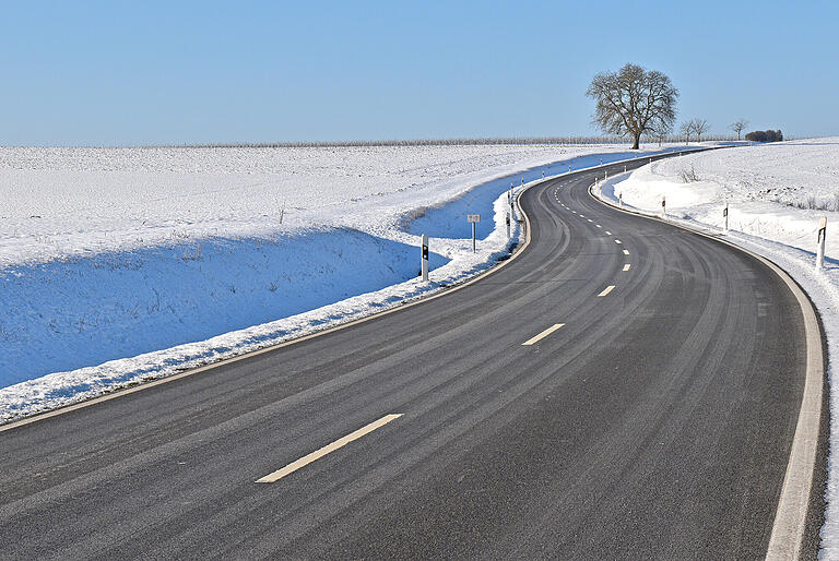 Schon von der Ferne ist dieser Baum zwischen Zeilitzheim und Gaibach auch im Winter ein markanter Blickfang. Schon von der Ferne ist dieser Baum zwischen Zeilitzheim und Gaibach auch im Winter ein markanter Blickfang.