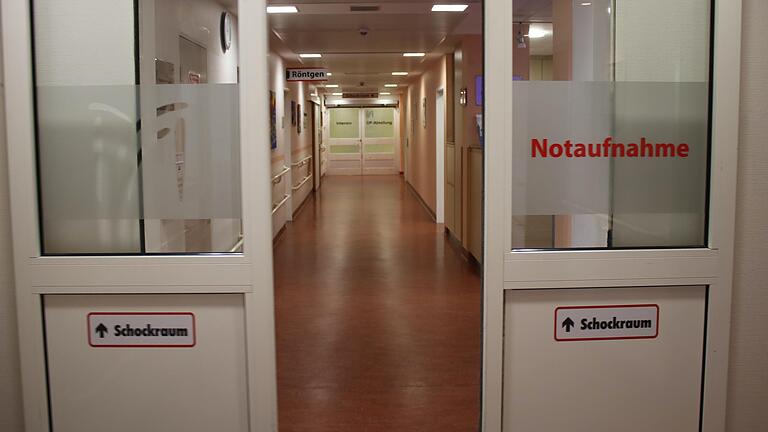 In der Belegschaft des Klinikums Main-Spessart herrscht derzeit offenbar einiger Unmut. Nun ist das Thema in der Kreispolitik aufgeschlagen. Das Bild zeigt den Zugang zur Notaufnahme im Lohrer Kreiskrankenhaus. In der Belegschaft des Klinikums Main-Spessart herrscht derzeit offenbar einiger Unmut. Nun ist das Thema in der Kreispolitik aufgeschlagen. Das Bild zeigt den Zugang zur Notaufnahme im Lohrer Kreiskrankenhaus.