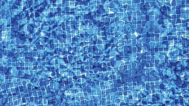 Nie ohne Badeschuhe: Im Schwimmbad ist die Gefahr hoch, sich mit Fußpilz zu infizieren.
