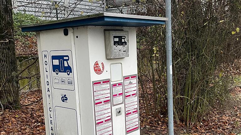 Die Servicesäule am Wohnmobilstellplatz wird immer wieder missbräuchlich genutzt. Ob sich die Ersparnis beim Wasserzapfen mit dem Transport per Auto wirklich rechnet?       -  Die Servicesäule am Wohnmobilstellplatz wird immer wieder missbräuchlich genutzt. Ob sich die Ersparnis beim Wasserzapfen mit dem Transport per Auto wirklich rechnet?