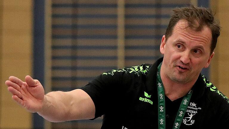 Handball, Bayernliga, DJK Waldbüttelbrunn - SG DJK Rimpar II       -  Waldbüttelbrunns Trainer Dusan Suchy.