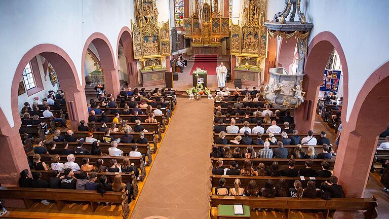 Trauergottesdienst für den am Freitag in Lohr getöteten 14-Jährigen am Dienstag.