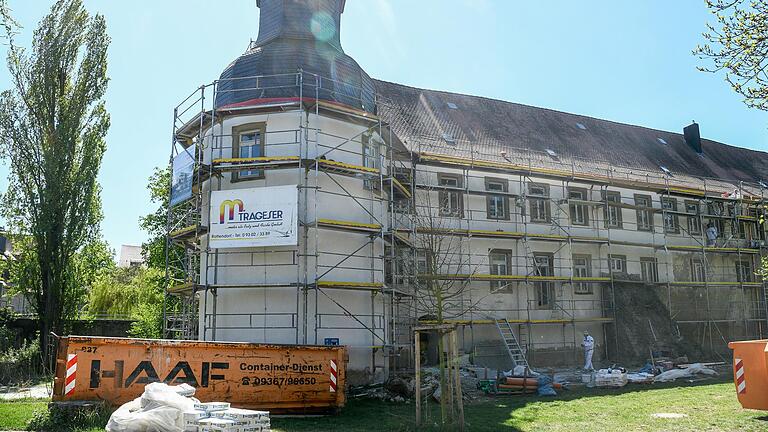 Um das Schloss in Rottenbauer wurde eine Neugestaltung, mit Bebauung und öffentlichem Park von der Stadt beschlossen. Um das Schloss in Rottenbauer wurde eine Neugestaltung, mit Bebauung und öffentlichem Park von der Stadt beschlossen.