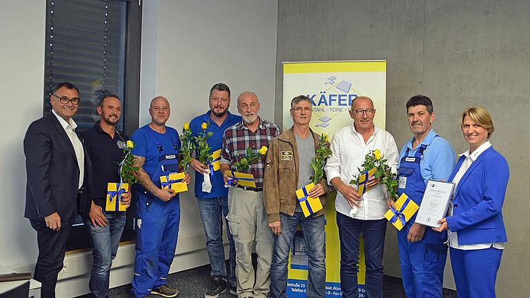 Das Foto zeigt die Geehrten, eingerahmt von Geschäftsführer Robert Erhard und der geschäftsführenden Gesellschafterin Daniela Wetterich (von links): Sokol Qerimi, Patrick Schreiber, Marco Dotzel (jeweils 10 Jahre), Winfried Laskowski (35), Rudolf Zorn (30), Alexander Hohler (10) und Josef Schwengler (25). Das Foto zeigt die Geehrten, eingerahmt von Geschäftsführer Robert Erhard und der geschäftsführenden Gesellschafterin Daniela Wetterich (von links): Sokol Qerimi, Patrick Schreiber, Marco Dotzel (jeweils 10 Jahre), Winfried Laskowski (35), Rudolf Zorn (30), Alexander Hohler (10) und Josef Schwengler (25).