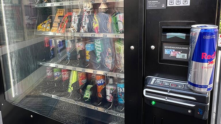 Snack-Automat gegenüber der Realschule Bad Kissingen       -  Seit kurzem besteht mehr Jugendschutz beim Snack-Automaten gegenüber der Realschule.