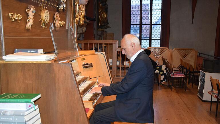 Mit einem Benefiz-Konzert in der Stadtkirche St. Andreas Karlstadt begeisterte der ehemalige Regensburger Domorganist Roland Büchner seine Karlstadter mit Orgelwerken vom Barock bis zur Romantik.