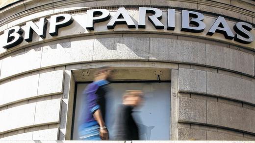 Exempel statuiert: Weil die französische Großbank BNP Paribas aus US-Sicht gegen amerikanische Handelssanktionen verstoßen hat, muss das Geldhaus nun eine Rekordstrafe zahlen.