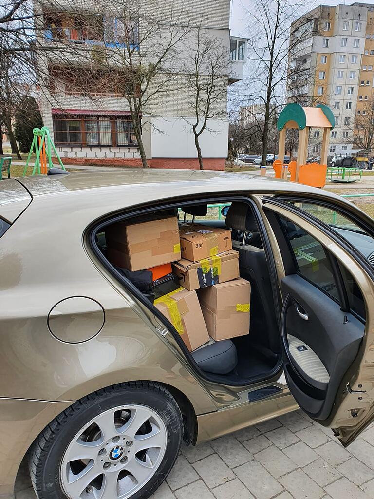 Die Lieferkette nach Lemberg funktioniert - noch: Dank Helferin Lena wird in Lwiw nicht zuletzt Kindern geholfen, die am meisten unter dem Krieg leiden. Die Lieferkette nach Lemberg funktioniert - noch: Dank Helferin Lena wird in Lwiw nicht zuletzt Kindern geholfen, die am meisten unter dem Krieg leiden.