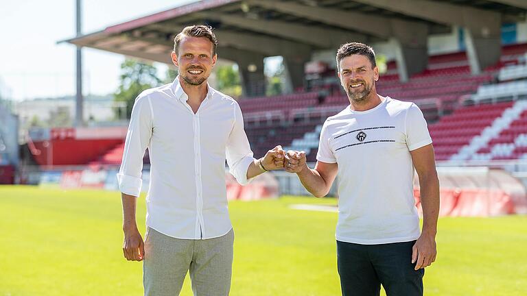 Strahlende Zuversicht: Sportvorstand Sebastian Schuppan und Torsten Ziegner, bei der Präsentation des neuen Kickers-Trainers im Juni vergangenen Jahres.