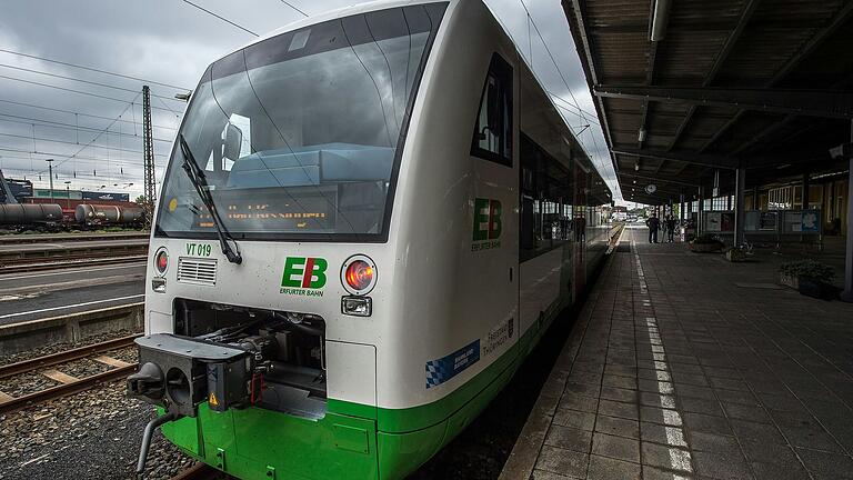 Die Lokführergewerkschaft GDL hat einen Streik am 7. und 8. März angekündigt. Davon sind aber nur Kunden der Deutschen Bahn betroffen, private Unternehmen wie die Erfurter Bahn fahren nach dem gewohnten Fahrplan. Die Lokführergewerkschaft GDL hat einen Streik am 7. und 8. März angekündigt. Davon sind aber nur Kunden der Deutschen Bahn betroffen, private Unternehmen wie die Erfurter Bahn fahren nach dem gewohnten Fahrplan.