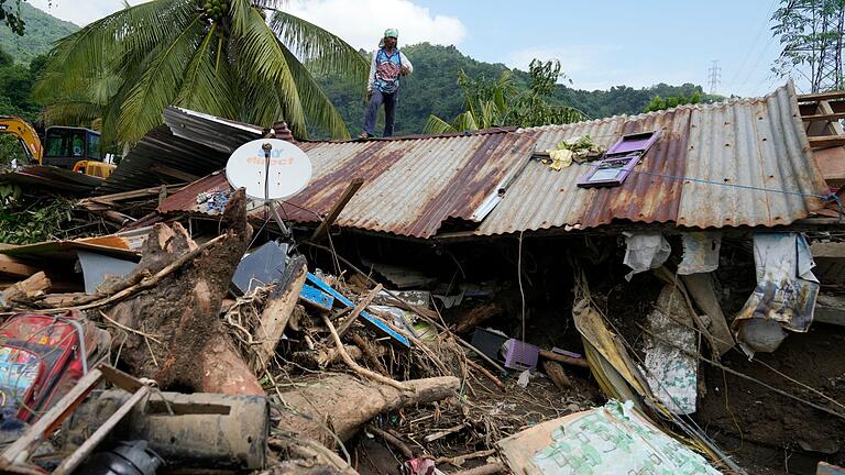 Nach dem Tropensturm Trami auf den Philippinen       -  Die Sorge vor Taifun &bdquo;Kong-rey&rdquo; wächst vor allem in bereits zerstörten Gebieten.