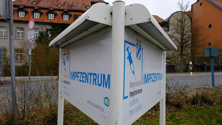 Das Impfzentrum im ehemaligen Kreiskrankenhaus von Bad Neustadt ändert ab der kommenden Woche seine Öffnungszeiten. Das Impfzentrum im ehemaligen Kreiskrankenhaus von Bad Neustadt ändert ab der kommenden Woche seine Öffnungszeiten.