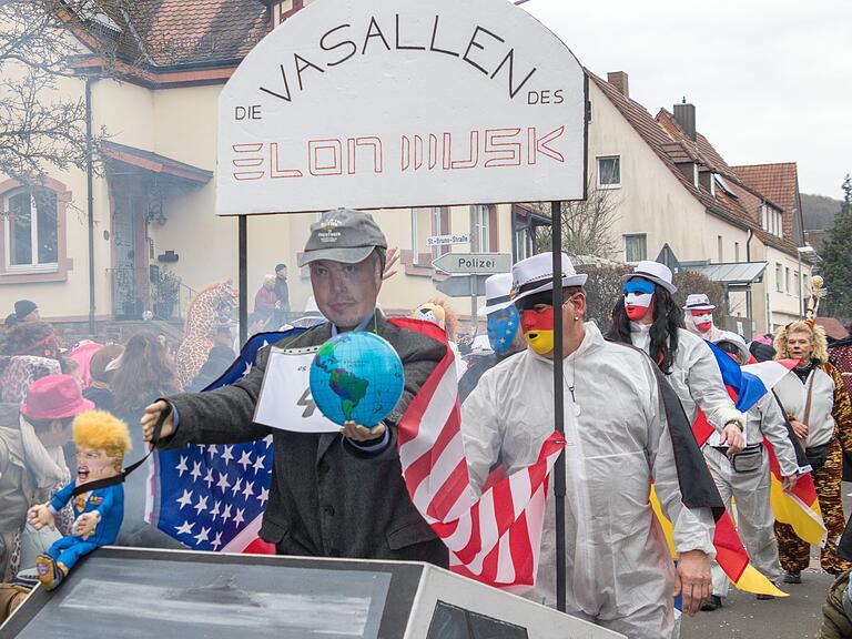 Die Faschingsgruppe des WSC/KSC kam als Vasallen des Elon Musk Die Faschingsgruppe des WSC/KSC kam als Vasallen des Elon Musk