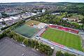 Eine Luftaufnahme des Stadions am Dallenberg vom Juli. Um 90 Grad gedreht soll das neue Stadion&nbsp; auf den bisherigen Trainingsplätzen links entstehen.