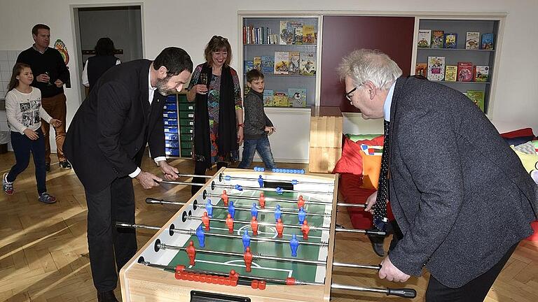 Das Kind im Manne erwachte bei Dekan Jürgen Blechschmidt und Bürgermeister Claus Bittenbrünn.