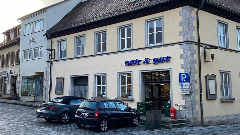 In zwei Wochen gehen die Türen der 'nah & gut'-Filiale am Roßmarkt in Mellrichstadt zu. Dann gibt es keinen Einkaufsmarkt mehr in der Innenstadt. In zwei Wochen gehen die Türen der 'nah & gut'-Filiale am Roßmarkt in Mellrichstadt zu. Dann gibt es keinen Einkaufsmarkt mehr in der Innenstadt.