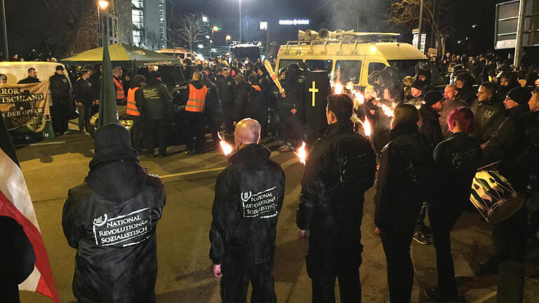 Rechtsextremer 'III.Weg': Abschlusskundgeben am Berliner Ring. Rechtsextremer 'III.Weg': Abschlusskundgeben am Berliner Ring.