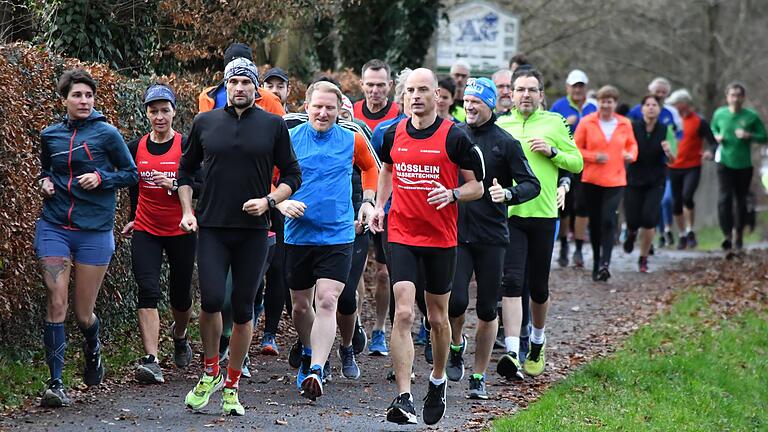 Rund 40 Teilnehmerinnen und Teilnehmer erfreuten sich beim Silvesterlauf an ungewöhnlich milden Temperaturen von bis zu 18 Grad.