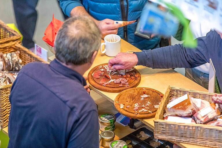 Überall mal probieren – ein wichtiger Bestandteil der Feinschmecker-Messe. Überall mal probieren – ein wichtiger Bestandteil der Feinschmecker-Messe.