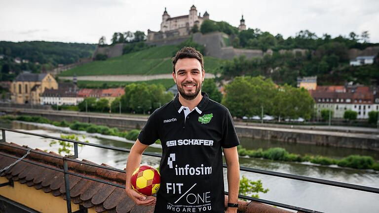 Hauptberuflich ist Christian Graber Geschäftsstellenleiter des Handball-Zweitligisten DJK Rimpar Wölfe.