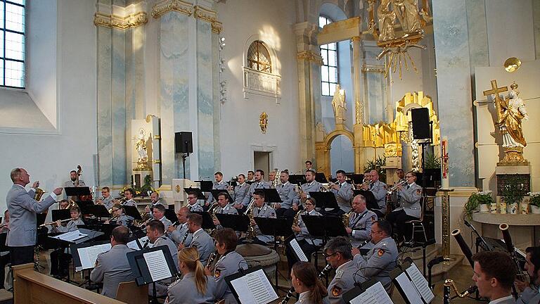 Von barocken Klängen bis zur Filmmusik reichte das Programm des Heeresmusikkorps Veitshöchheim in der gut gefüllten Grafenrheinfelder Pfarrkirche