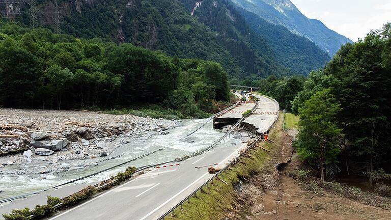 A13 in der Schweiz wieder hergestellt       -  200 Meter der Autobahn A13 wurden im Rekordtempo wieder hergestellt. (Archivbild)