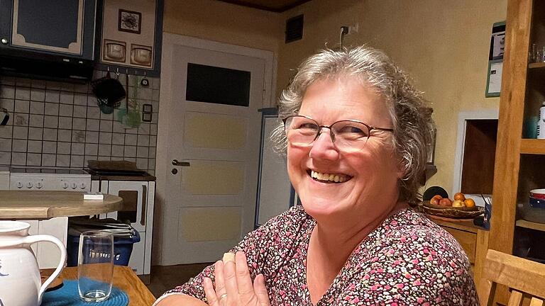 Maria Egglseder, bekannt als treibende Kraft und 'Mutter' der Truppe, führt seit 41 Jahren Regie bei der Stettfelder Bühne. Maria Egglseder, bekannt als treibende Kraft und 'Mutter' der Truppe, führt seit 41 Jahren Regie bei der Stettfelder Bühne.
