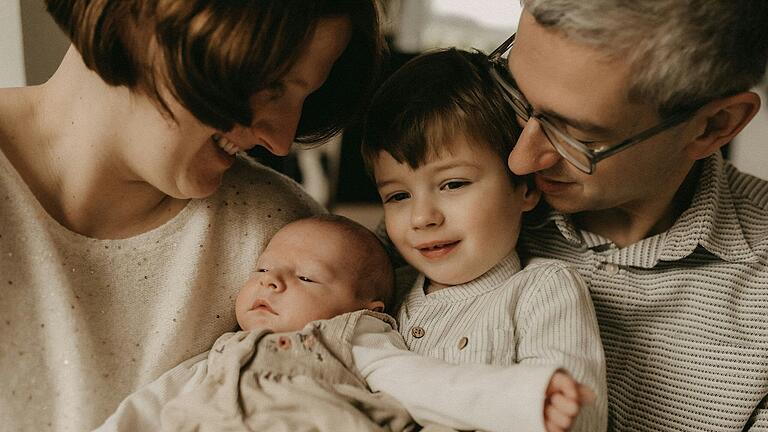 Glückliches Familien-Quartett: Stefanie und Michael Neufang aus Kleineibstadt mit ihren Kindern Manuel und Veronika.