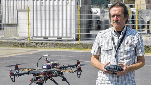 Da hebt er ab: Berthold Diem mit einem seiner Foto-Quadrocopter. Da hebt er ab: Berthold Diem mit einem seiner Foto-Quadrocopter.