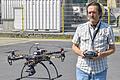 Da hebt er ab: Berthold Diem mit einem seiner Foto-Quadrocopter.