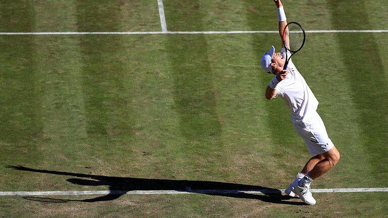Favorit - Andy Murray beim Aufschlag gegen Dustin Brown. Foto: Adam Davy Favorit - Andy Murray beim Aufschlag gegen Dustin Brown. Foto: Adam Davy