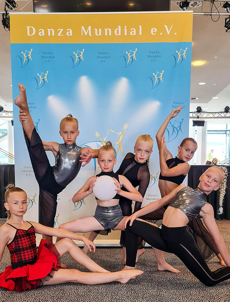 Das “Tanztheater Fly”, das unter anderem im Treffpunkt Altes Schwimmbad am Heuchelhof trainiert, hat den Publikumspreis des Deutschen Ballettpreises gewonnen und sich für den World Dance Contest qualifiziert.