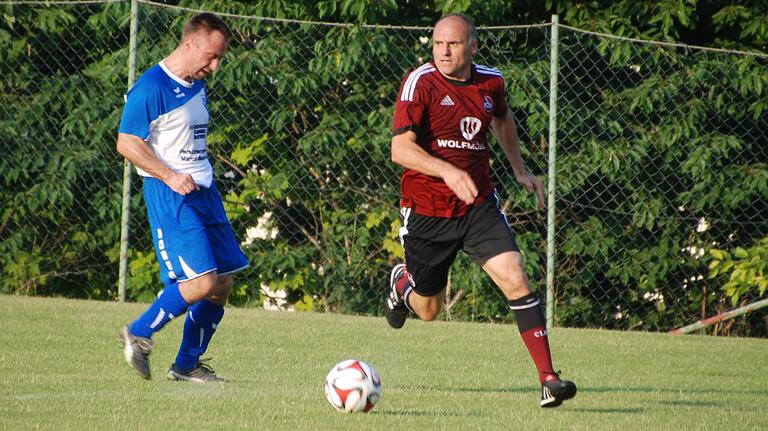 Spielt noch in der Traditionself des 1. FC Nürnberg: Martin Schneider (rotes Trikot), dem beim FCN auch der Durchbruch gelang.