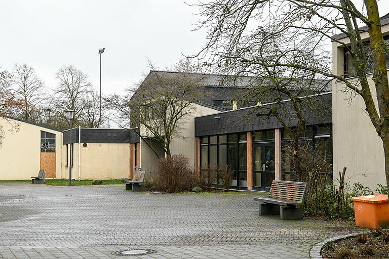 Die Kürnachtalhalle in Lengfeld könnte Standort der neuen Corona-Schnellteststrecke werden. Die Kürnachtalhalle in Lengfeld könnte Standort der neuen Corona-Schnellteststrecke werden.