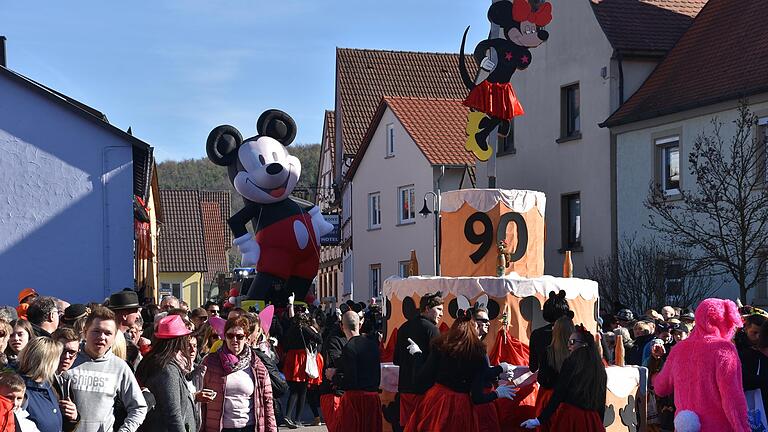 Traumhaftes Gaudi Wetter bescherte 'Rattersche“ mit mehreren tausend Faschingsnarren einen absolut neuen Besucherrekord. Traumhaftes Gaudi Wetter bescherte 'Rattersche“ mit mehreren tausend Faschingsnarren einen absolut neuen Besucherrekord.