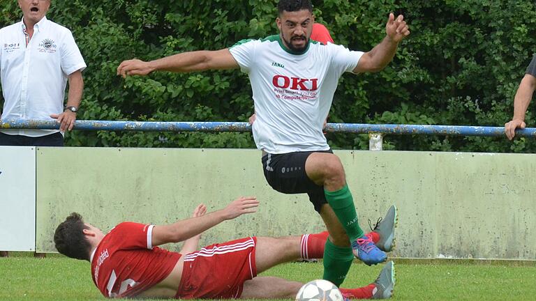 Abdullah Rahimi (hier ein Archivfoto) bescherte der DJK Schweinfurt mit seinem Tor gegen die SG Waigolshausen/Theilheim/Hergolshausen den ersten Saisonsieg. Abdullah Rahimi (hier ein Archivfoto) bescherte der DJK Schweinfurt mit seinem Tor gegen die SG Waigolshausen/Theilheim/Hergolshausen den ersten Saisonsieg.