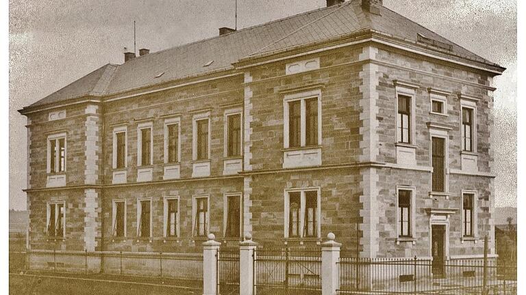 So sah das alte Krankenhaus nach seiner Errichtung Ende des 19. Jahrhunderts aus. Foto-Repro Reinhard Mell von Mellenheim