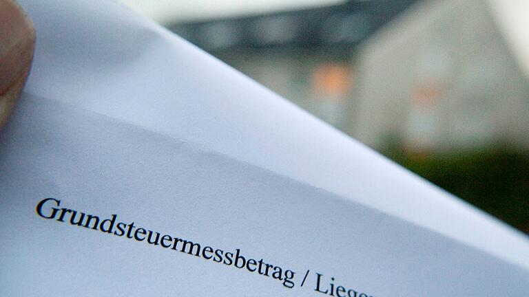 Für den Grundsteuermessbetrag spielt es in Bayern künftig keine Rolle mehr, ob ein Haus in einer besten Großstadtlage oder auf dem flachen Land steht. Wie unterschiedlich die Steuer deshalb künftig ausfallen kann, zeigen drei Beispiele aus Unterfranken.