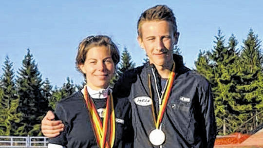 Medaillensammler in Oberhof: Steffi Eisenhauer (Verfolgungs-Zweite und Staffel-Dritte) und Florian Troll (Staffelsieger).