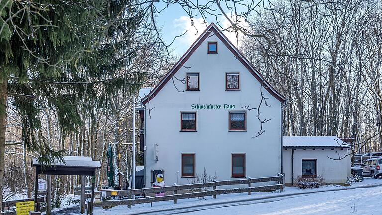 Wenige Meter hinter dem Schweinfurter Haus beginnt der Naturlehrpfad Gangolfsberg.