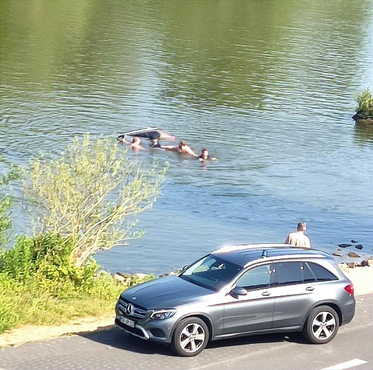 Ein unscharfes Foto von der Rettungsaktion lässt die Dramatik erahnen.