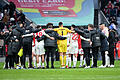 Bayern München - FC Augsburg       -  Die Spieler des FCA dürften in dieser Runde nach Abpfiff gegen den FC Bayern enttäuscht sein.